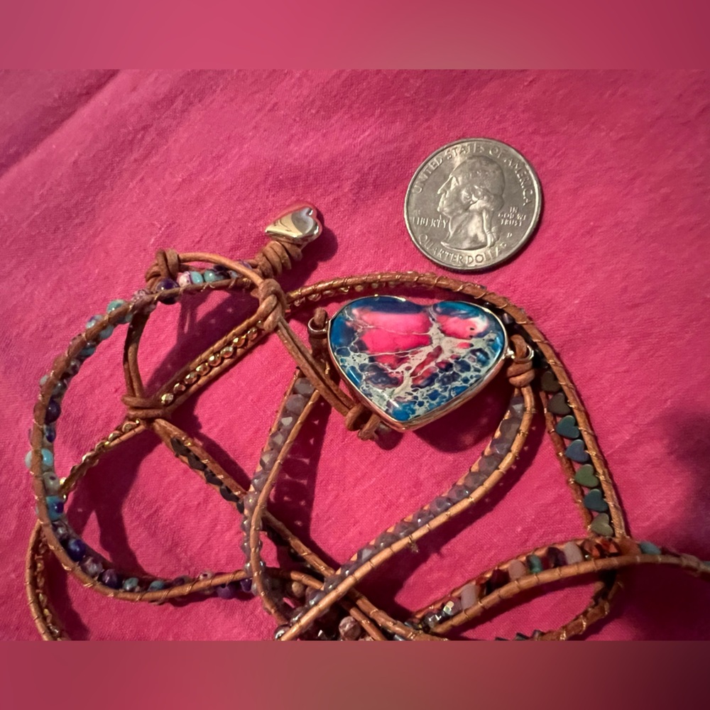 Very pretty heart shaped stone and clasp - wrap bracelet